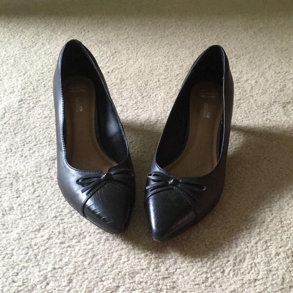Clark’s Cushion Soft Leather Pumps
